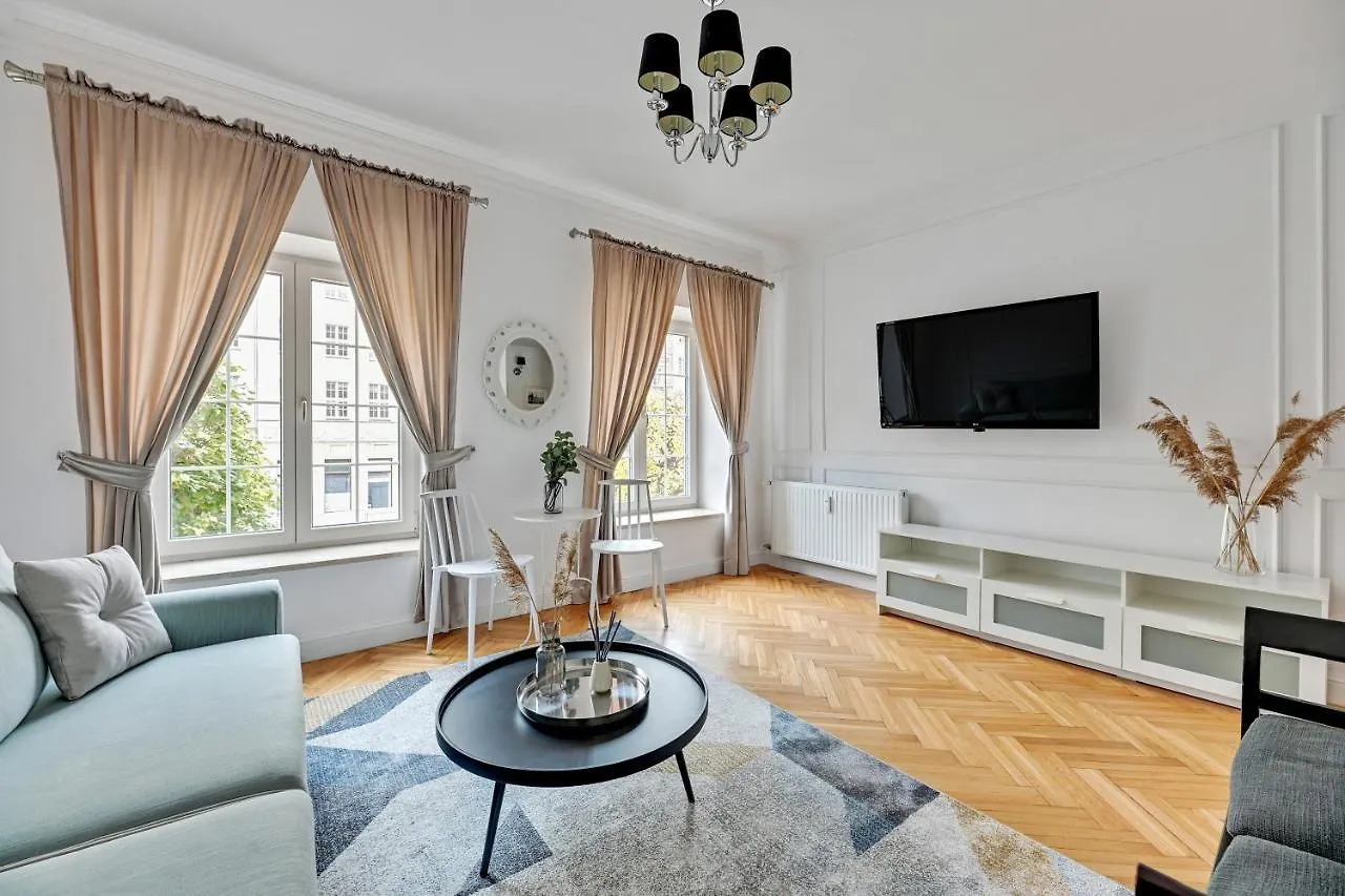 Dlugi Targ Street, Main Old Town & Riverside By Downtown Apartments Gdansk Poland
